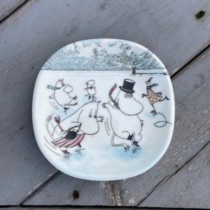 Arabia of Finland moomin dish, ice skating!